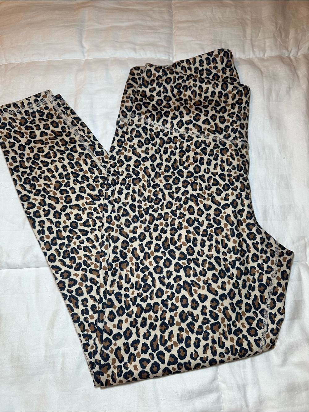 crown & ivy Leopard Print Leggings in Tan, Black, Brown